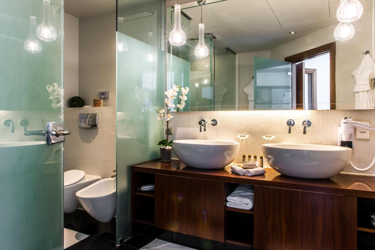 Privilege Room 2 Queen Size Beds City View