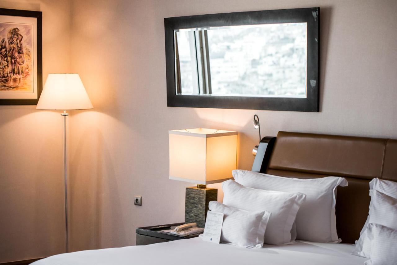 Deluxe Room King Size Bed City View